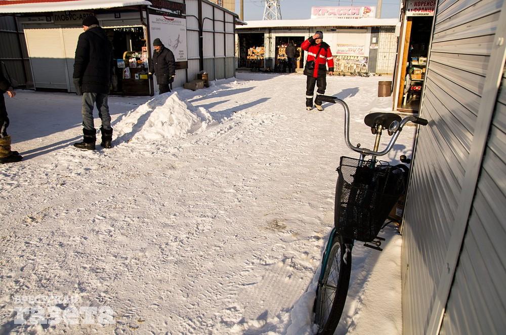Торговля на брестском авторынке в большой мороз. Фото: , "Брестская газета"
