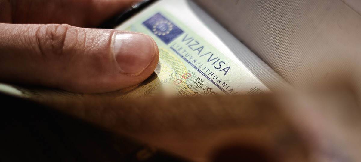 Шенгенская виза в беларуском паспорте крупным планом