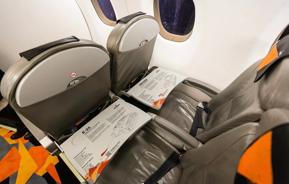 Салон «танколета» Embraer.