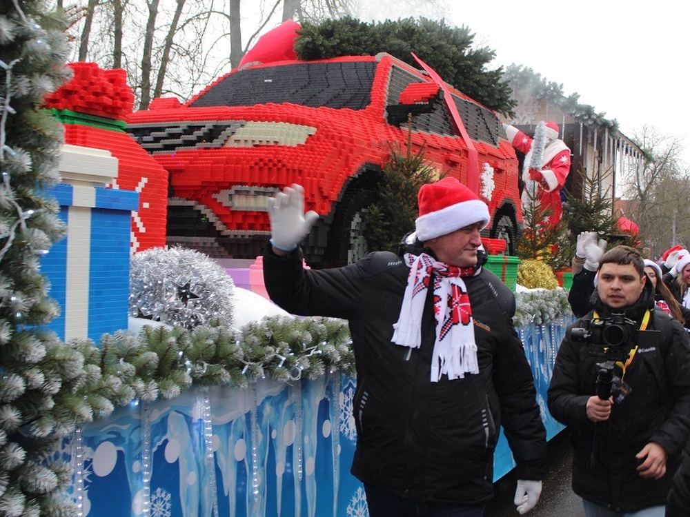 Geely из конструктора. Композиция фабрики игрушек «Полесье»