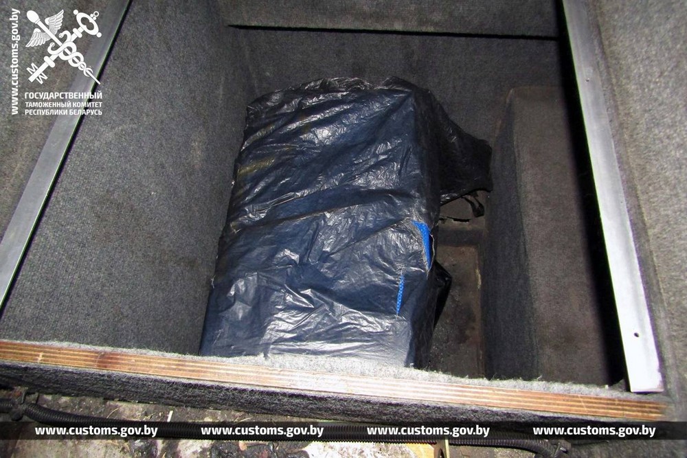 Место в автобусе, где водитель спрятал контрабанду. Фото: ГТК