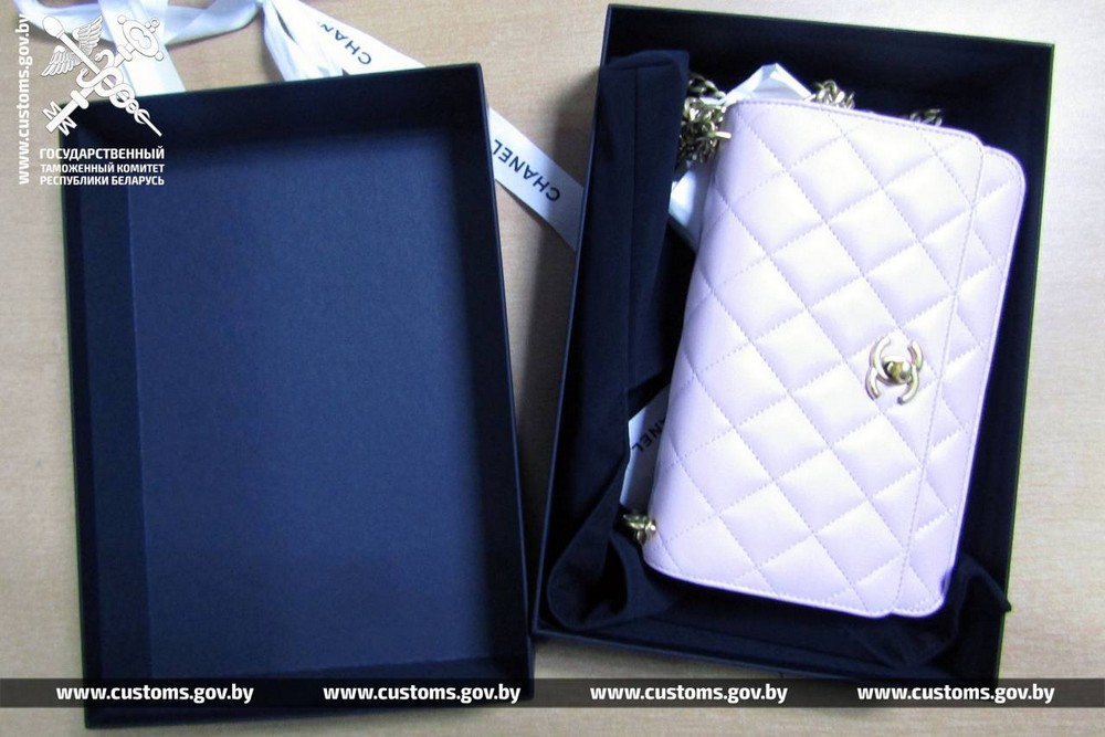 Клатч Chanel, который изъяли брестские таможенники. Фото: ГТК