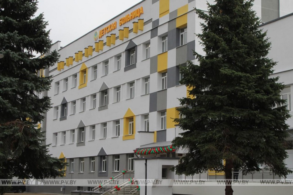 Во время открытия Пинской детской больницы. Фото: pinsknews.by