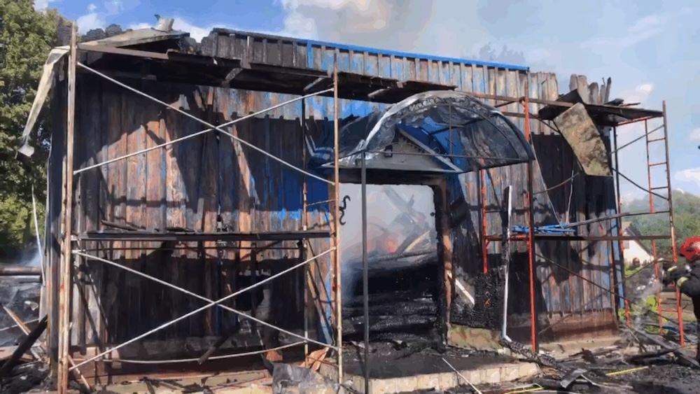 Все, что осталось от сгоревшей деревянной церкви святого Архангела Михаила в агрогородке Степанки Жабинковского района.