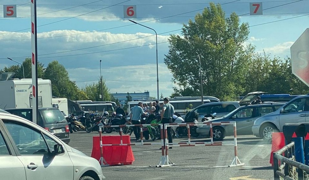 Мотоциклисты на границе Беларуси с Польшей. Фото из приграничного чата