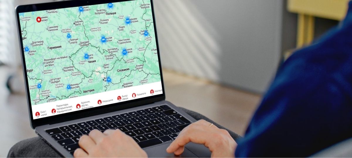 На экране ноутбука карта BYMAPKA