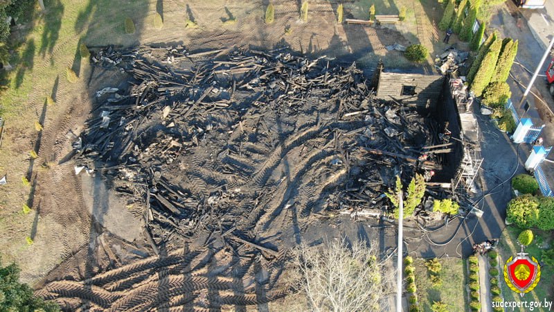 Все, что осталось от деревянной церкви святого Архангела Михаила в Степанках Жабинсковского района после пожара в июле 2025 года