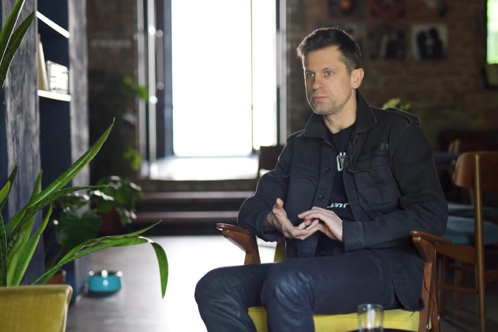 Кирилл Борохов во время интервью. Скриншот видео