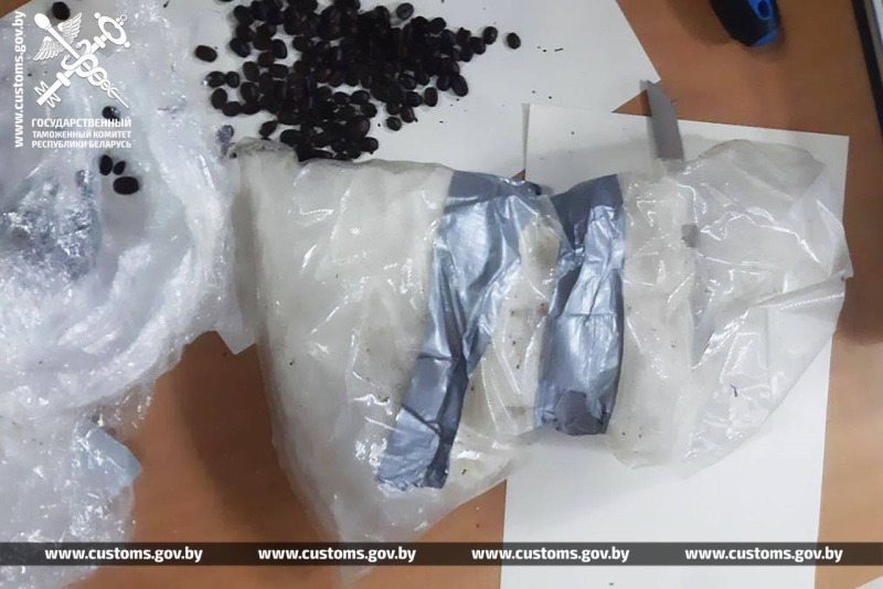 Пакеты с запрещенными веществами.