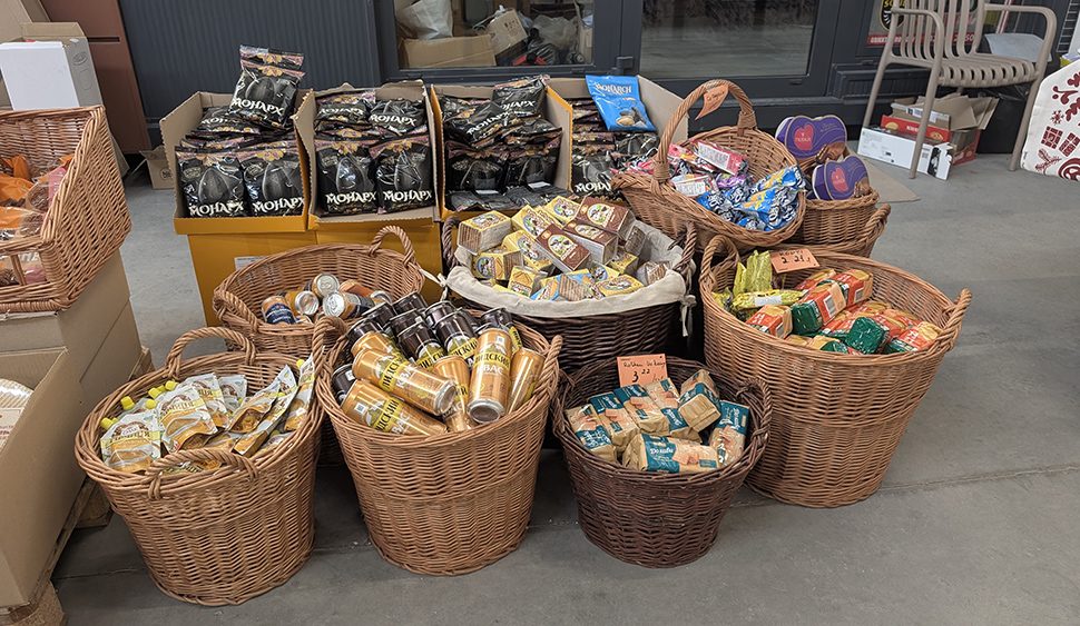 продукты в корзинах