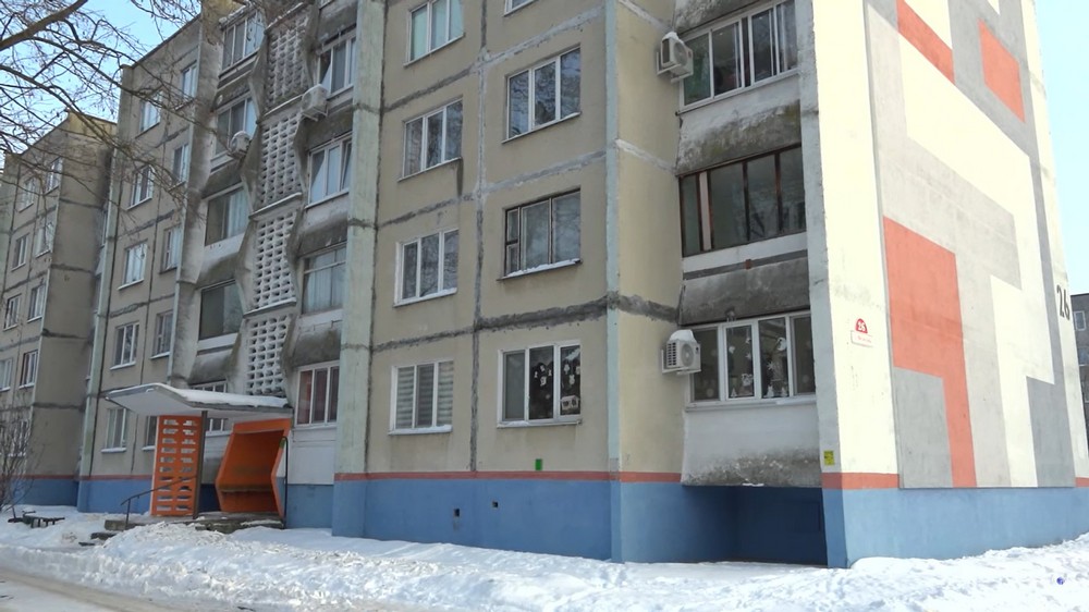 Дом №26 на улице Федотова в Пинске, в котором проблемы с отоплением. Скриншот видео ТРК «Пинск»