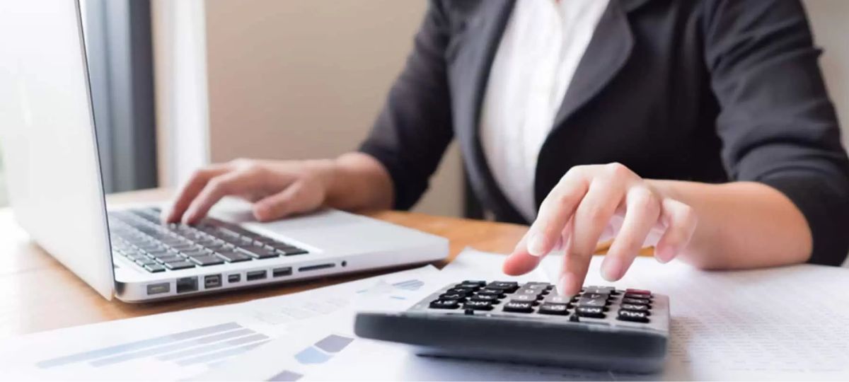 Бухгалтер, отчеты, калькулятор