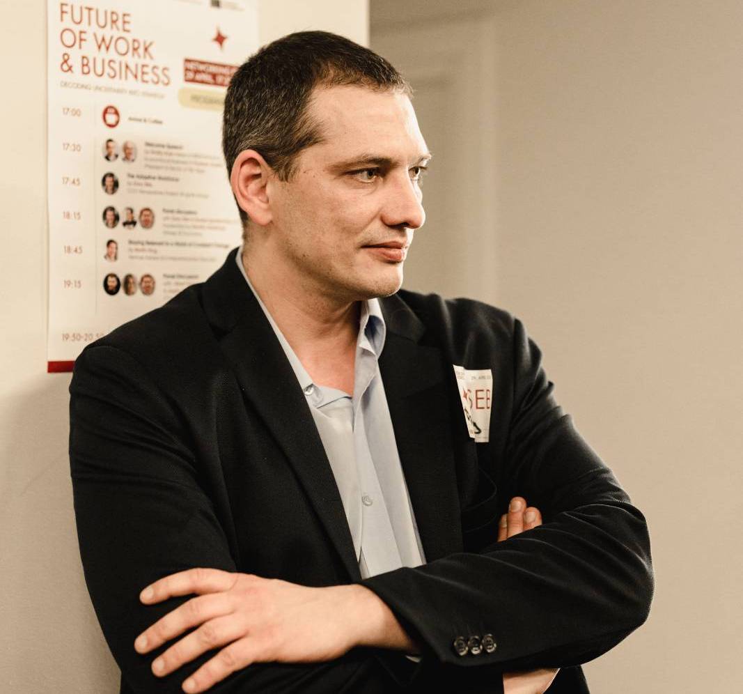Дмитрий Крук, директор BISEB, на мероприятии Future of Work & Business