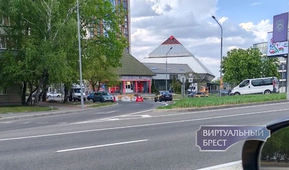 Кольцо на съезде с Кобринского моста в Бресте.