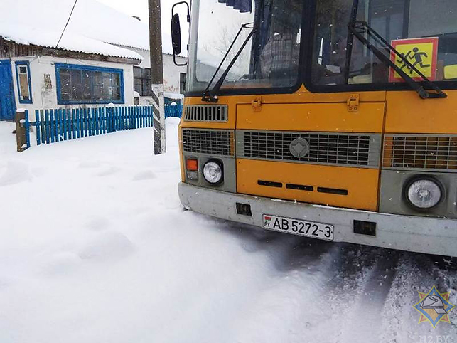Школьный автобус застрял в Житковичах