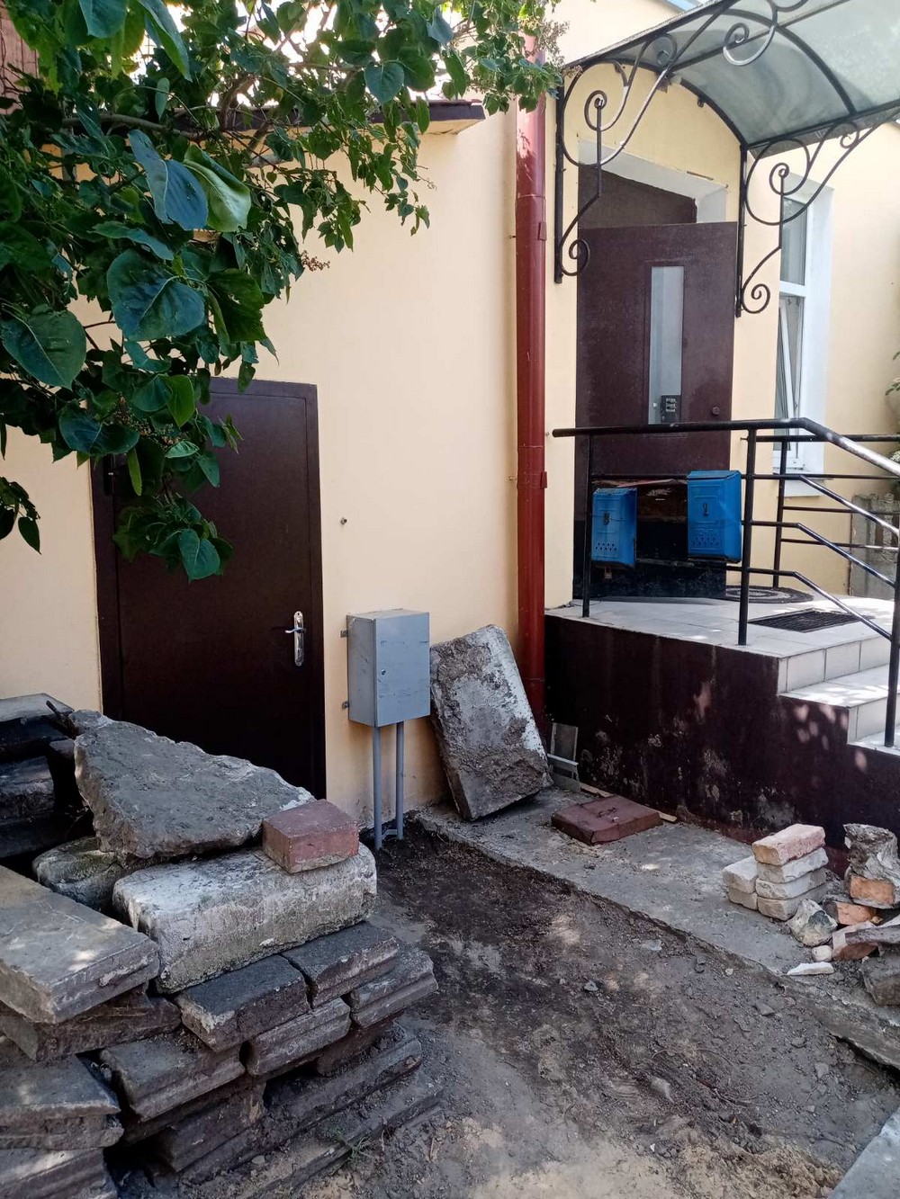 Замена теплосетей в доме на площади Свободы в Кобрине