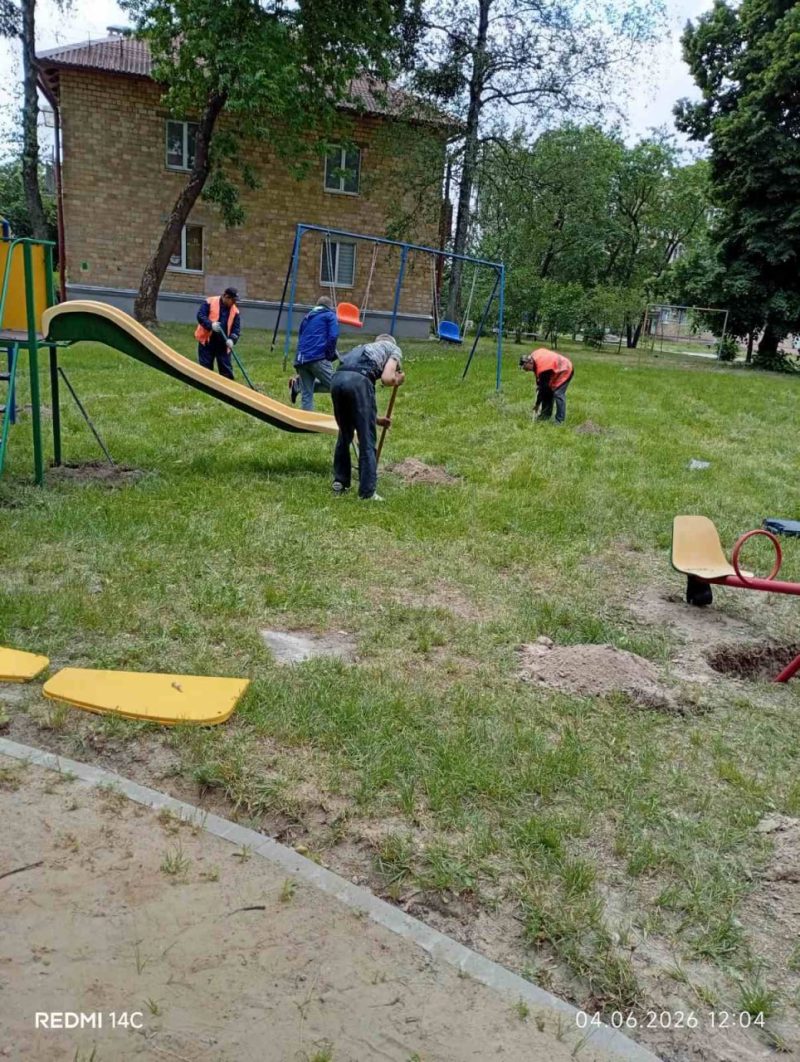 ЖРЭУ Пинска обновляет детские площадки